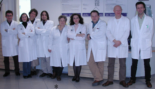 Luigina Lazzari con i colleghi della Biblioteca dell'IZS di Brescia(2004)